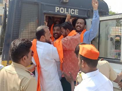 Solapur: Jail Bharo protest over Maratha reservation question in Karmala | Solapur: करमाळ्यात मराठा आरक्षण प्रश्नी जेलभरो आंदोलन