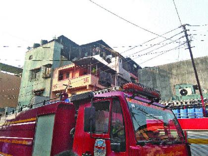  The inhabitants of the roofs are dangerous due to use | छतांचा रहिवासी वापर ठरतोय धोक्याचा