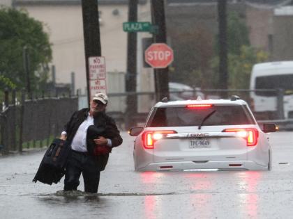 New York Flood: emergency has been declared in New York City as strong storms have brought flash flooding | न्यूयॉर्क शहर पाण्याखाली! मुसळधार पावसामुळे अचानक पूर आला; आपत्कालीन परिस्थिती जाहीर