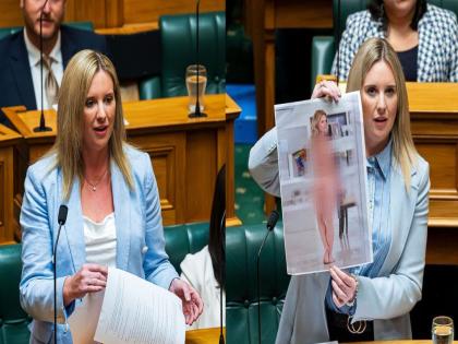 Female MP Laura McClure shows nude photo of herself in New Zealand Parliament; to push a law against fake explicit images | न्यूझीलंडच्या संसदेत महिला खासदाराने दाखवला स्वत:चा न्यूड फोटो; नेमकं काय घडलं? Female MP Laura McClure shows nude photo of herself in New Zealand Parliament; to push a law against fake explicit images | न्यूझीलंडच्या संसदेत महिला खासदाराने दाखवला स्वत:चा न्यूड फोटो; नेमकं काय घडलं?