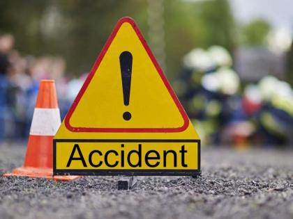 rider died as a trailer collided with a bike near pardi police station | पोलीस स्टेशनजवळ ट्रेलरची मोटारसायकलला धडक; चालकाचा मृत्यू, एक जखमी