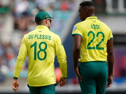 ICC World Cup 2019 :  South Africa's Lungi Ngidi is expected to be out for a week to 10 days, not play against Team India | ICC World Cup 2019 : सलग पराभवानंतर आफ्रिकेला आणखी एक धक्का, भारताविरुद्ध 'हा' गोलंदाज खेळणार नाही