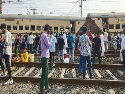 Funding of thousands of crores, railway officials in a different tone; Danger for lives of passengers | हजारो कोटींचा निधी, रेल्वे अधिकारी वेगळ्याच तोऱ्यात; प्रवाशांचे जीव राम भरोसे