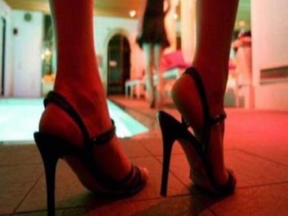 Prostitution flourished at Savaner's Mahi Lodge; | सावनेरच्या माही लॉजवर सुरू होता वेश्याव्यवसाय; पोलिसांनी घातला छापा अन्...