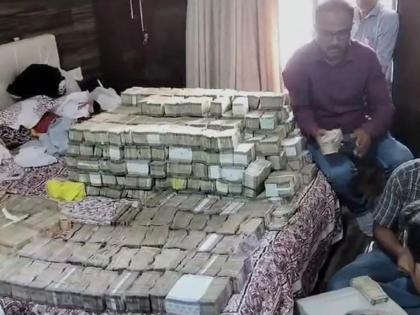 Cash of ₹ 18 crore found with bookie! Online game bust: 15 kg gold, 200 kg silver seized | बुकीकडे सापडली ₹१८ कोटींची रोकड! ऑनलाइन गेमचा विळखा : १५ किलो सोने, २०० किलो चांदी जप्त