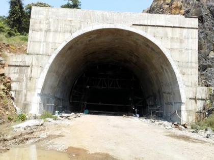 The work of subway at Kashedi Ghat on Mumbai Goa highway is nearing completion | मुंबई-गोवा महामार्गावरील कशेडी घाटातील भुयारी मार्गाचे काम पूर्णत्वाकडे