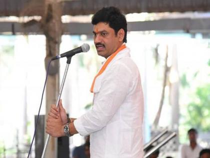 Minister Dhananjay Munde should resign soon or else there will be intense agitation for legal action, Uma Khapre has warned. | "हिंदू धर्मात दोन पत्नी चालत नाही, लवकर राजीनामा द्या अन्यथा..."; भाजपाचा धनंजय मुंडेंना इशारा