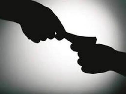 A major action by the Anti-Corruption Department; Tehsildar arrested red-handed while accepting bribe of 15 lakhs | लाचलुचपत प्रतिबंधक विभागाची मोठी कारवाई; १५ लाखांची लाच घेताना तहसीलदार रंगेहाथ अटक