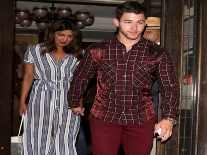 Nick Jonas So much possessive For Priyanka Chopra SEE PICS | 'लेडी लव्ह' प्रियांका चोप्रासाठी निक जोनास आहे बराच पझेसिव्ह,पाहा हे खास फोटो