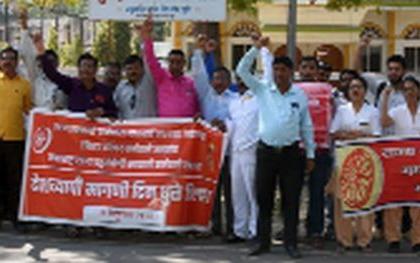 Demonstrations of state government employees | राज्य सरकारी कर्मचाऱ्यांची निदर्शने Demonstrations of state government employees | राज्य सरकारी कर्मचाऱ्यांची निदर्शने