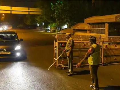 Corona in Delhi: Police intercepted for not wearing mask, 5 shots fired by angry lawyer | Corona in Delhi: मास्क न लावल्यामुळे पोलिसांनी अडवले, संतापलेल्या वकिलाने झाडल्या 5 गोळ्या