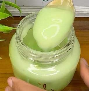 हिवाळ्यात रात्री झोपण्यापूर्वी त्वचेला लावा 'ही' क्रीम, आठवड्याभरात सुरकुत्या होतील कमी, त्वचेवर येईल तेज- ड्रायनेसही दूर