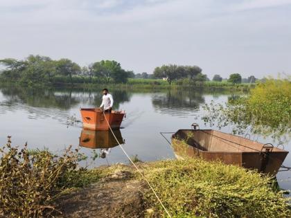 the perilous journey through the cauldron to the fields; Even farm produce cannot be brought home | शेतात जाण्यासाठी कढईतून धोकादायक प्रवास; शेतमालही घराकडे आणता येईना