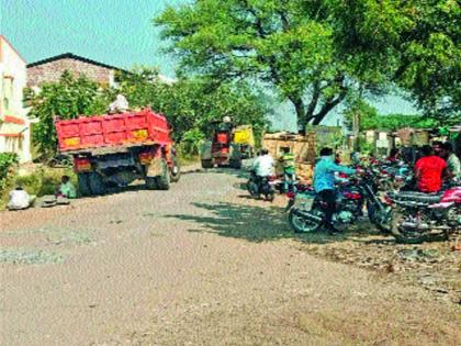 Heavy roads on the road, he will fly | निमसाखर रस्त्यावरील खड्डे बुजवले, प्रवास होणार सुखकर