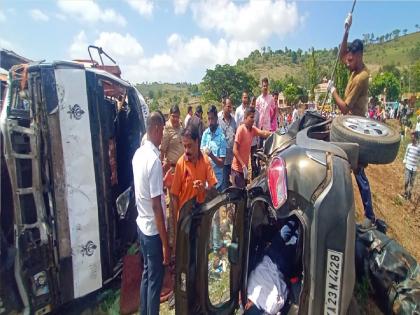 Accident at Tawandi Ghat on Pune Bangalore National Highway, Death of cousin, cousin and grandmother along with bride brother who left for marriage | लग्नाला निघालेल्या कुटुंबावर काळाचा घाला; भीषण अपघातात नवरीच्या भावासह, चुलते-चुलती, आजीचा मृत्यू