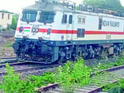 Passenger trains canceled for 9 days between Nira-Lonand for doubling, passengers on Pune-Satara railway line will be inconvenienced | नीरा-लोणंद दुहेरीकरणासाठी ९ दिवस पॅसेंजर गाड्या रद्द, पुणे-सातारा रेल्वे मार्गावरील प्रवाशांची होणार गैरसोय 