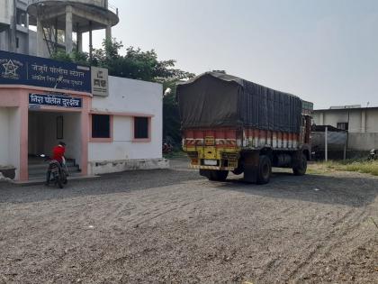 A 78-year-old senior citizen died after being run over by a truck in Neera | नीरा बस स्थानकासमोर अंगावरून ट्रक गेल्याने जेष्ठ नागरिकाचा जागीच मृत्यू 