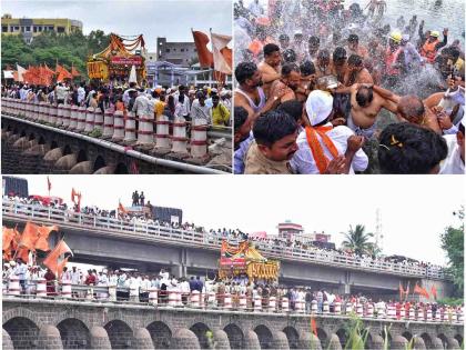 Bathing the feet of Mauli in chants of 'Gyanba-Tukaram' | नीरा नदीत माऊलींच्या पादुकांना स्नान, 'ग्यानबा-तुकाराम'च्या जयघोषत पालखी सोहळा सातारा जिल्ह्यात