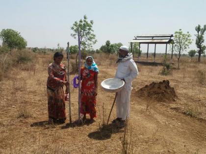 62-year-old Nisar Khan work for water conservation | पाणीदार गावासाठी कारंजा तालुक्यातील ६२ वर्षीय निसार खाँ यांची धडपड