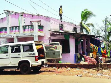 The village, which is a special tourist attraction, is in crisis due to the nature cyclone | cyclone : निसर्ग चक्रीवादळामुळे पर्यटकांचे खास आकर्षण असलेले गाव संकटात