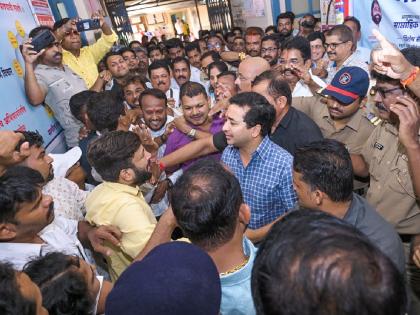 Thackeray Sena-BJP activists clashed in Devgarh, the incident took place in the presence of MLA Nitesh Rane | देवगडमध्ये ठाकरे सेना-भाजपा कार्यकर्ते भिडले, आमदार नितेश राणेंच्या उपस्थितीत घडली घटना