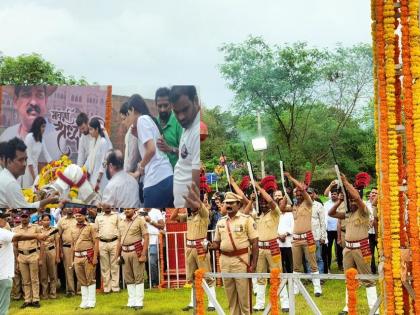 Art director Nitin Chandrakant Desai, crowd of fans to pay his last farewell, police salute | कला दिग्दर्शक नितीन चंद्रकांत देसाई यांना अखेरचा निरोप देण्यासाठी चाहत्यांची गर्दी, पोलिसांकडून मानवंदना