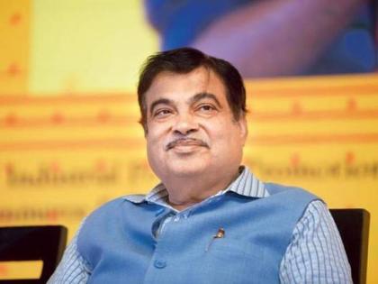 nitin gadkari praised by ncp workers in Baramati | बारामतीत राष्ट्रवादीच्या कार्यकर्त्यांकडून गडकरींचे कौतुक मात्र भाजप अन् आघाडीत 'तू तु मै मै'