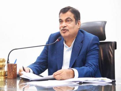 nitin gadkari rules on toll tax if you are travel on highways than you can not pay toll charges | वाहनधारकांसाठी आनंदाची बातमी! टोल टॅक्स संदर्भात नितीन गडकरींनी दिली मोठी अपडेट