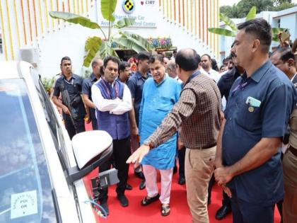 When Nitin Gadkari drives with 3D imaging...;Facility launched at Central Road Transport Organisation | नितीन गडकरी जेव्हा थ्रीडी इमेजिंगने वाहन चालवतात...;केंद्रीय रस्ते वाहतूक संस्थेत सुविधेस प्रारंभ