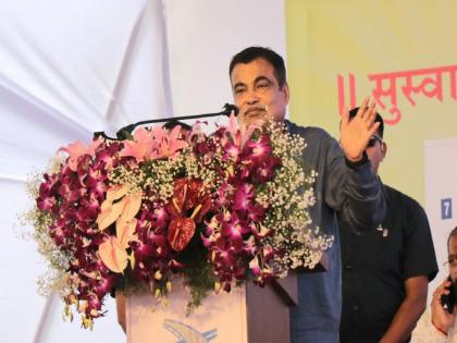 Nitin Gadkari will build a bridge worth 50 thousand crores to remove the traffic jam in Pune | पुण्यातील वाहतूक कोंडी दूर करण्यासाठी ५० हजार कोटींचे पूल उभारणार - नितीन गडकरी