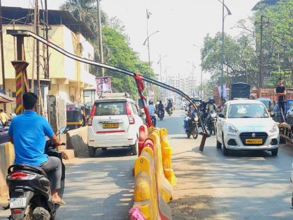 height barricade on flyover in bhiwandi causes accident two vehicles collided in two days | भिवंडीतील उड्डाण पुलावरील हाईट बॅरिकेट ठरतात अपघाताला कारणीभूत ; दोन दिवसात दोन वाहनांची धडक