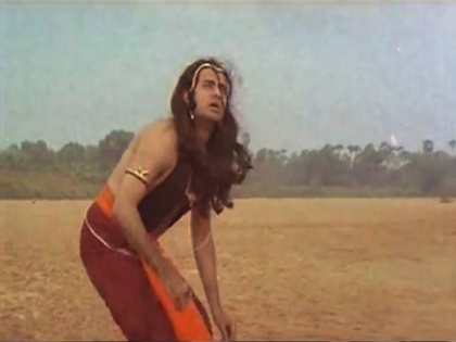 Nitish Bharadwaj got popular due to his role krishna in mahabharat | केवळ एका भूमिकेमुळे बदलले या अभिनेत्याचे आयुष्य, पाया पडण्यासाठी लोक लावयचे रांगा...