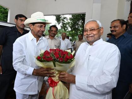 The central government is engaged in self-promotion, Chief Minister Nitish Kumar; KCR visited Patna | केंद्र सरकार स्वप्रसिद्धी कामात गुंग, मुख्यमंत्री नितीशकुमार; केसीआर यांनी पाटण्यात घेतली भेट