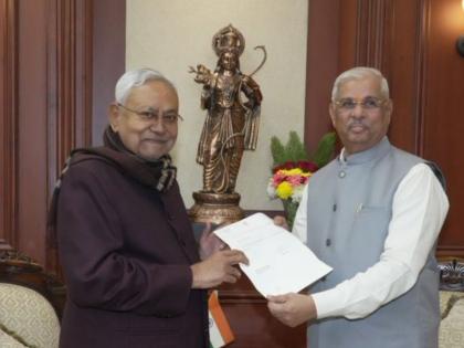 Nitish Kumar told why he resigned said lalus party rjd was creating hindrance in the work | Nitish Kumar : "मी काम करत होतो पण..."; राजीनामा दिल्यावर नितीश कुमारांनी सांगितली 'मन की बात'