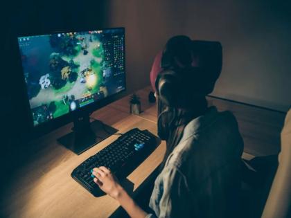 Online gaming! Opportunity or danger? It is important to explain the difference between legal and illegal games to children | ऑनलाइन गेमिंग! संधी की संकट? कायदेशीर अन् बेकायदेशीर खेळांमधील फरक मुलांना समजावून सांगणे गरजेचे Online gaming! Opportunity or danger? It is important to explain the difference between legal and illegal games to children | ऑनलाइन गेमिंग! संधी की संकट? कायदेशीर अन् बेकायदेशीर खेळांमधील फरक मुलांना समजावून सांगणे गरजेचे