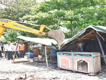 Hammer on the encroachment on the kalamboli | कळंबोलीत अतिक्रमणावर हातोडा; पनवेल महापालिकेची मोहीम