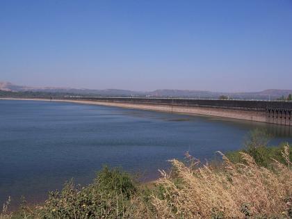 Water scarcity is a problem villagers who lost their land for the Khadakwasla dam are struggling for water | पाण्याच्या टंचाईने होरपळ; खडकवासला धरणासाठी जमिनी गमावलेल्या गावकऱ्यांचाच पाण्यासाठी संघर्ष Water scarcity is a problem villagers who lost their land for the Khadakwasla dam are struggling for water | पाण्याच्या टंचाईने होरपळ; खडकवासला धरणासाठी जमिनी गमावलेल्या गावकऱ्यांचाच पाण्यासाठी संघर्ष