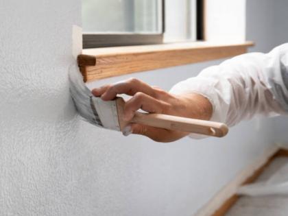 Painting work done by climbing on the grill of a gallery; Worker dies after losing balance, contractor's negligence exposed | गॅलरीच्या ग्रिलवर चढून पेंटींगचे काम; तोल जाऊन पडून कामगाराचा मृत्यू, ठेकेदाराचा हलगर्जीपणा समोर Painting work done by climbing on the grill of a gallery; Worker dies after losing balance, contractor's negligence exposed | गॅलरीच्या ग्रिलवर चढून पेंटींगचे काम; तोल जाऊन पडून कामगाराचा मृत्यू, ठेकेदाराचा हलगर्जीपणा समोर
