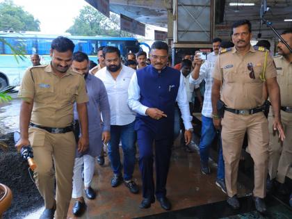 Even after the suspension of the officers found guilty, they were appointed to Swargate depot; Transport Minister Saranaik is angry | दोषी आढळलेल्या अधिकाऱ्यांच्या निलंबनानंतरही स्वारगेट आगारात नेमणूक; परिवहन मंत्री सरनाईक संतापले Even after the suspension of the officers found guilty, they were appointed to Swargate depot; Transport Minister Saranaik is angry | दोषी आढळलेल्या अधिकाऱ्यांच्या निलंबनानंतरही स्वारगेट आगारात नेमणूक; परिवहन मंत्री सरनाईक संतापले