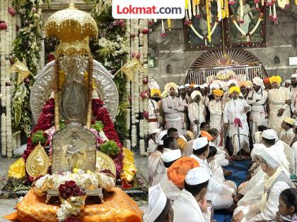 पाहूनी समाधीचा सोहळा! दाटला इंद्रायणीचा गळा!! आळंदीत माऊलींचा संजीवन  सोहळा संपन्न; समाधीवर पुष्पवृष्टी