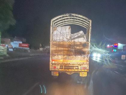 Terrible accident at Uruli Kanchan; Speeding tempo hits citizens, two die | उरुळी कांचन येथे भीषण अपघात; भरधाव टेम्पोने नागरिकांच्या अंगावर घातली गाडी, दोघांचा मृत्यू Terrible accident at Uruli Kanchan; Speeding tempo hits citizens, two die | उरुळी कांचन येथे भीषण अपघात; भरधाव टेम्पोने नागरिकांच्या अंगावर घातली गाडी, दोघांचा मृत्यू