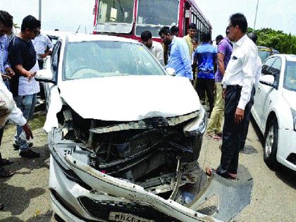 NMMT bus hits seven vehicles | एनएमएमटी बसची सात गाड्यांना धडक