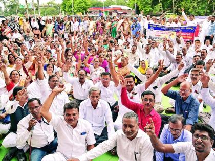 Teacher's boycott on the occasion of Adarsh ​​Teacher Award ceremony in Nagpur | नागपुरात आदर्श शिक्षक पुरस्कार समारंभावर शिक्षकांचा बहिष्कार