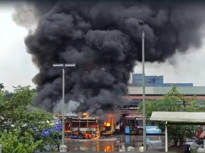 Four NMMT buses burnt to ashes; Three to four more buses damaged at Ghansoli depot | एनएमएमटीच्या चार बस जळून खाक; घणसोली आगारात आणखी तीन ते चार बसचे नुकसान Four NMMT buses burnt to ashes; Three to four more buses damaged at Ghansoli depot | एनएमएमटीच्या चार बस जळून खाक; घणसोली आगारात आणखी तीन ते चार बसचे नुकसान