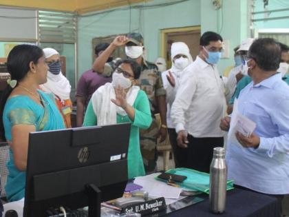 'No Mask, No Entry' campaign launched at the Collectorate | जिल्हाधिकारी कार्यालयात राबविली ‘नो मास्क, नो एन्ट्री’ मोहीम