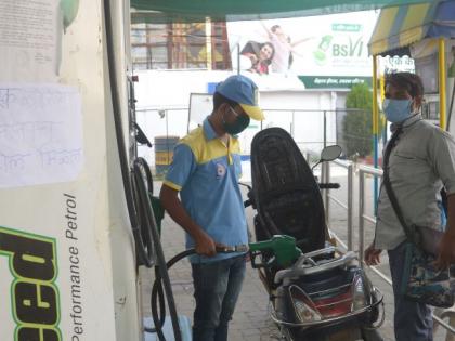 No mask, no petrol! Campaign for petrol pump operators in Nagpur | नो मास्क, नो पेट्रोल ! नागपुरातील पेट्रोल पंप चालकांची मोहीम