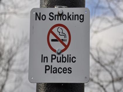 no smoking in public places If you smoke in a public place you will go to jail | No Smoking: सार्वजनिक ठिकाणी सिगारेट ओढाल तर तुरुंगात जाल; काय आहे कायदा?