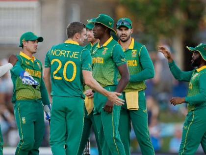 South Africa will be without Anrich Nortje and Sisanda Magala at the World Cup after the duo failed to clear a fitness test. | वर्ल्ड कप स्पर्धेपूर्वी दक्षिण आफ्रिकेला मोठा धक्का; २ प्रमुख खेळाडू फिटनेस टेस्टमध्ये फेल