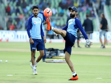 India vs West Indies, 2nd T20I: No place for Sanju Samson in 2nd T20I match, fan's upset on Virat Kohli decision | India vs West Indies: विराटनं केलं चाहत्यांना निराश, नाणेफेक झाल्यानंतर केली नकोशी घोषणा