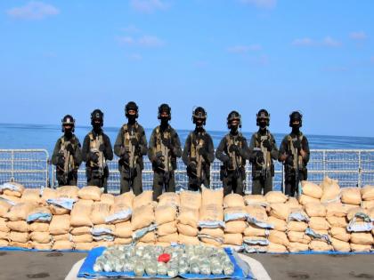 More than 2500 KG of narcotics recovered in Western Indian Ocean Indian Navy big success | हिंदी महासागरात २५०० किलो ड्रग्ज जप्त; नौदलाच्या हेलिकॉप्टरची INS तरकशसह कारवाई More than 2500 KG of narcotics recovered in Western Indian Ocean Indian Navy big success | हिंदी महासागरात २५०० किलो ड्रग्ज जप्त; नौदलाच्या हेलिकॉप्टरची INS तरकशसह कारवाई